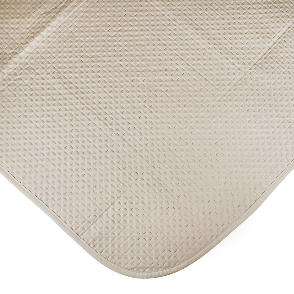 Voodikate „Cream trapuntino Bedspread“. Pleedid, 170x250 cm, 200x250 cm. Kahepoolne voodikate minimalistliku ruudumustriga Voodikate „Cream trapuntino Bedspread“. Pleedid, 170x250 cm, 200x250 cm. Kahepoolne voodikate minimalistliku ruudumustriga