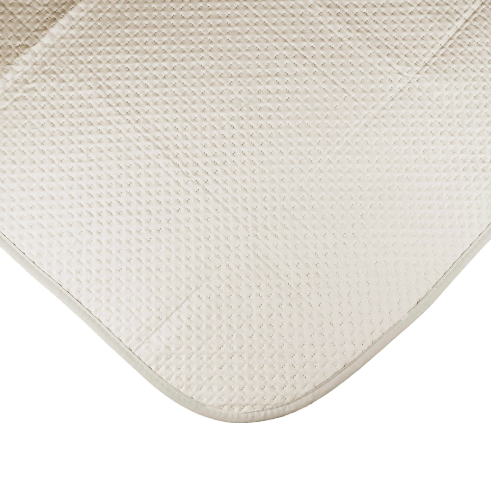 Voodikate „Cream trapuntino Bedspread“. Pleedid, 170x250 cm, 200x250 cm. Liivakarva voodikate õrna, geomeetrilise mustriga Voodikate „Cream trapuntino Bedspread“. Pleedid, 170x250 cm, 200x250 cm. Liivakarva voodikate õrna, geomeetrilise mustriga