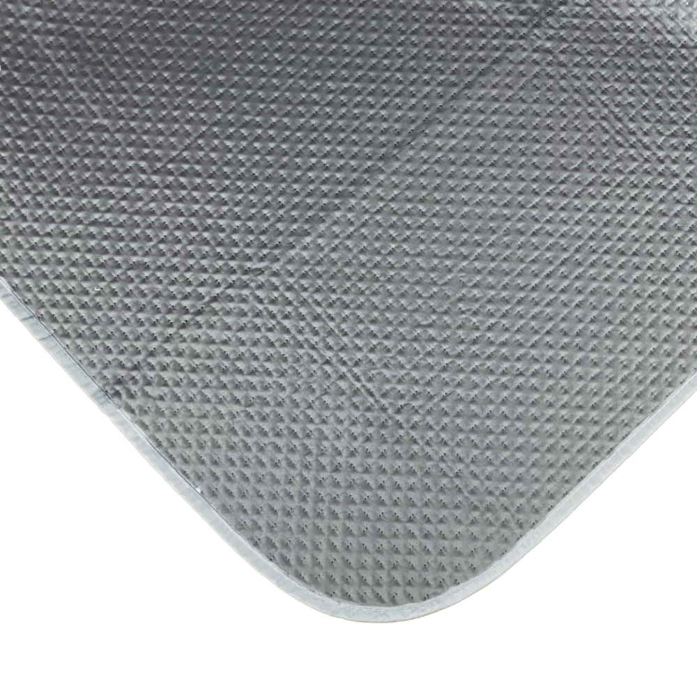 Voodikate „Grey trapuntino Bedspread“. Pleedid, 170x250 cm, 200x250 cm. Tumelhall voodikate on kontrastse poolega, rõhutades voodi kontuure. Voodikate „Grey trapuntino Bedspread“. Pleedid, 170x250 cm, 200x250 cm. Tumelhall voodikate on kontrastse poolega, rõhutades voodi kontuure.