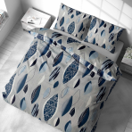 Kortsukangast voodipesu „Kora Indigo Drift“. Puuvillane voodipesu, 140x200 cm, 200x200 cm, 200x220 cm, 220x240 cm. Stiliseeritud sinised lehed erineva intensiivsusega neutraalsel hallil taustal voodipesukomplektis.