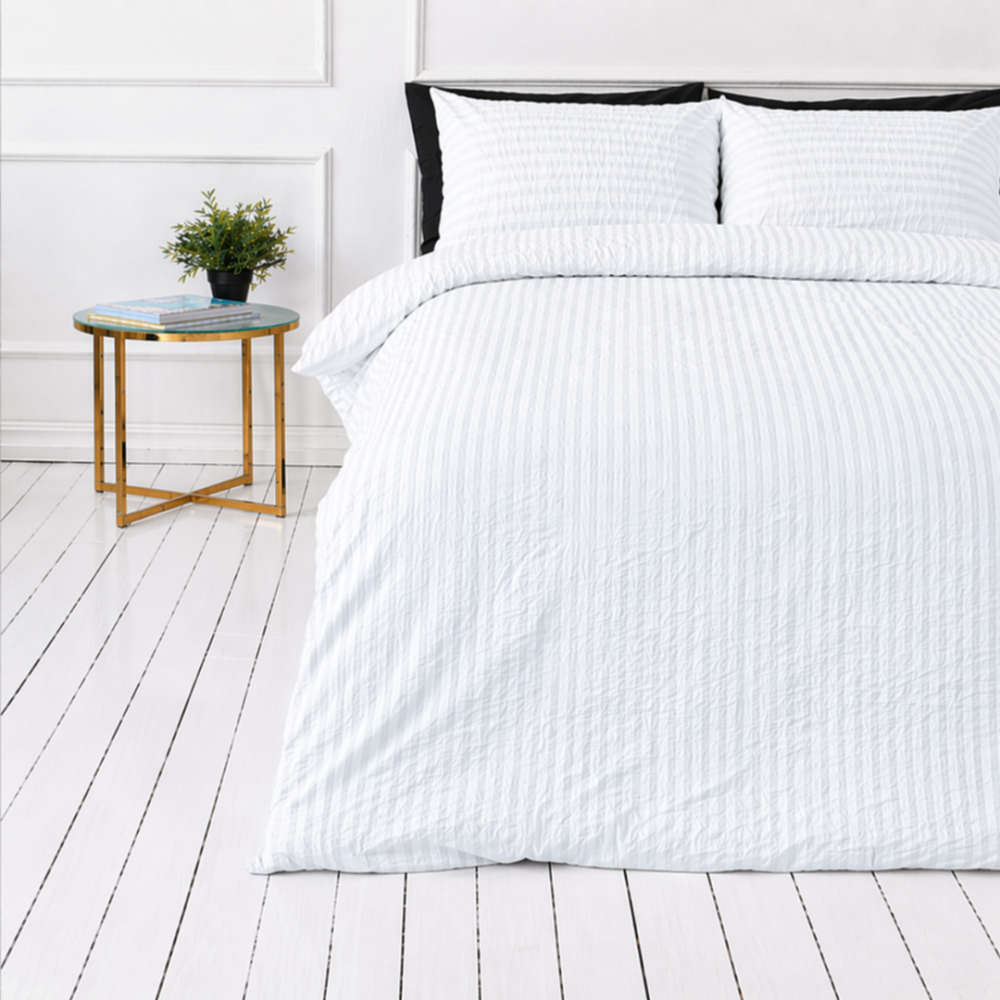 Kortsukangast voodipesu „Kora White“. Ühevärviline voodipesu, 140x200 cm, 150x200 cm, 160x200 cm, 180x200 cm, 200x200 cm, 200x220 cm, 220x240 cm. Hele voodipesu värske ja hubase une jaoks.