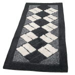 Vaip „Black Diamond Mosaic Rug“, 70x140 cm. Süsimust vaip kergete kreemikarva ristkülikutega dünaamilistes kaldjoonelistes ridades. Vaip „Black Diamond Mosaic Rug“, 70x140 cm. Süsimust vaip kergete kreemikarva ristkülikutega dünaamilistes kaldjoonelistes ridades.
