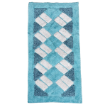 Vaip „Blue Diamond Mosaic Rug“, 70x140 cm. Ristkülikukujuline sinine vaip valgete ristkülikutega, mis on paigutatud kaldjoontes rombumustrisse. Vaip „Blue Diamond Mosaic Rug“, 70x140 cm. Ristkülikukujuline sinine vaip valgete ristkülikutega, mis on paigutatud kaldjoontes rombumustrisse.
