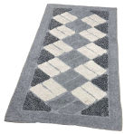 Vaip „Grey Diamond Mosaic Rug“, 70x140 cm. Hall vaip kreemikarva ristkülikute ja tumedamate hallide kolmnurkadega nurkades. Vaip „Grey Diamond Mosaic Rug“, 70x140 cm. Hall vaip kreemikarva ristkülikute ja tumedamate hallide kolmnurkadega nurkades.