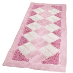 Vaip „Rose Diamond Mosaic Rug“, 70x140 cm. Ühtlane roosa vaip, kaunistatud diagonaalselt paigutatud valgete ja sügavroosade ristkülikutega, mis moodustavad dünaamilise mustri. Vaip „Rose Diamond Mosaic Rug“, 70x140 cm. Ühtlane roosa vaip, kaunistatud diagonaalselt paigutatud valgete ja sügavroosade ristkülikutega, mis moodustavad dünaamilise mustri.