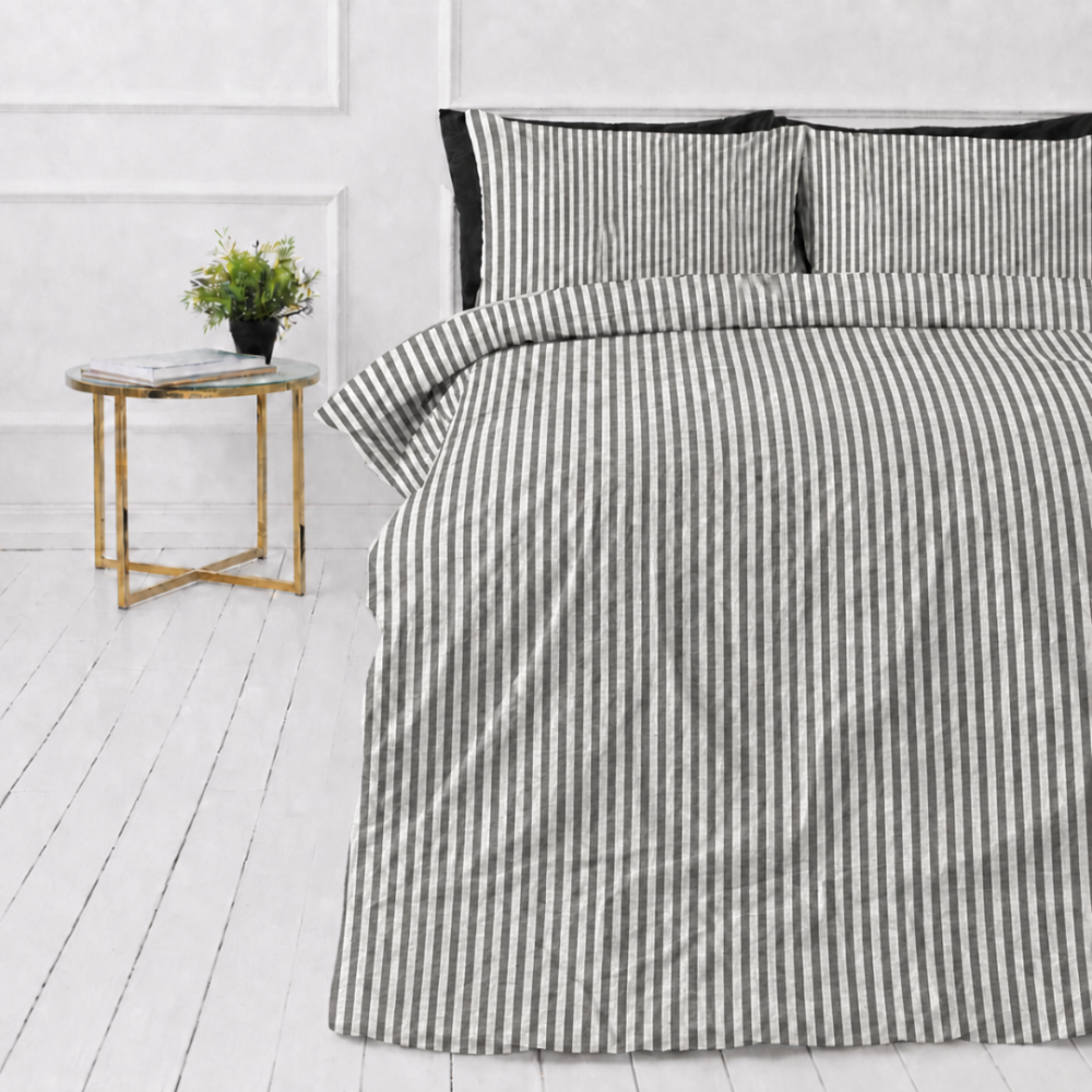 Linane voodipesu „Linen Grey Stripes“. Voodipesu komplektid 150x200, 140x200 cm, 150x200 cm, 160x200 cm, 180x200 cm, 200x200 cm, 200x220 cm, 220x240 cm. Elegantne hallide ja valgete triipudega voodipesukomplekt.
