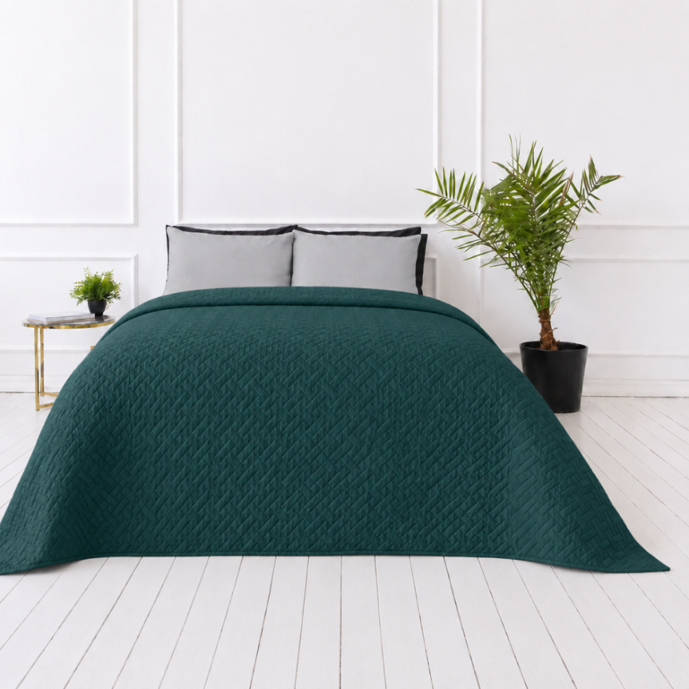 Voodikate „Bedspread Juniper“. Pleedid, 210x240 cm. Sügavroheline voodikate õrna reljeefse geomeetrilise tekstuuriga