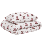 Musliinist voodipesu komplekt "Fluffy Bear muslin". Voodipesukomplektid, 140x200 cm, 150x210 cm, 160x200 cm. Valge voodipesukomplekt pruunide kaisukarudega, kes kannavad roosasid riideid. Musliinist voodipesu komplekt "Fluffy Bear muslin". Voodipesukomplektid, 140x200 cm, 150x210 cm, 160x200 cm. Valge voodipesukomplekt pruunide kaisukarudega, kes kannavad roosasid riideid.