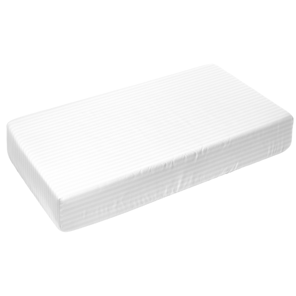 Voodilina „White Stripes“. Voodilina, 150x220 cm, 200x220 cm, 220x260 cm. Valge voodilina ilma kummita triibumustriga annab elegantsi ja valgust igas magamistoa interjöri.