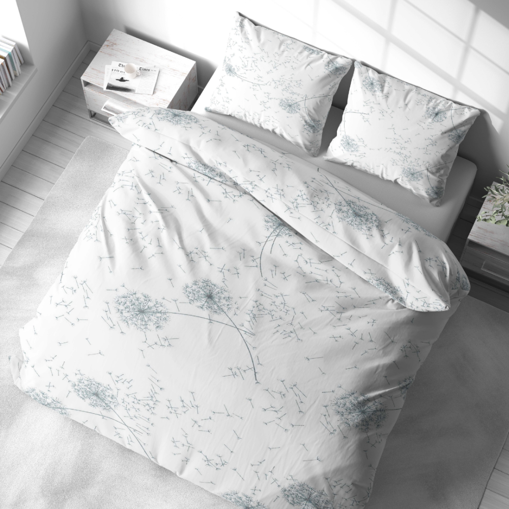 Voodipesu komplekt "Dandelion puff". Hotelli voodipesu, 140x200 cm, 160x200 cm, 200x200 cm, 200x220 cm. Võluv valge voodipesukomplekt, millel hõljuvad hõbedased võilillepahmakad, mis lisavad maagiat.