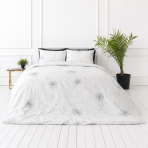 Voodipesu komplekt "Dandelion puff". Hall voodipesu, 140x200 cm, 150x200 cm, 160x200 cm, 180x200 cm, 200x200 cm, 200x220 cm. Graatsiline valge voodipesukomplekt hõbedaste võilillepuhvidega, tuues teie magamistuppa pehme ja lummava elemendi.