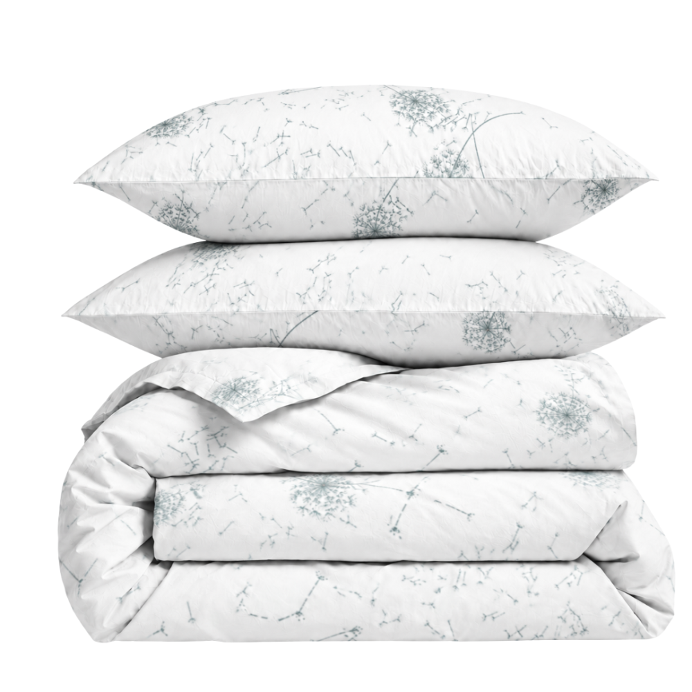 Voodipesu komplekt "Dandelion puff". Hall voodipesu, 140x200 cm, 150x210 cm, 160x200 cm, 180x200 cm, 200x200 cm, 200x220 cm. Elegantne valge voodipesukomplekt hõbedaste võilillepahmakatega, mis loob veidra ja rahuliku atmosfääri. Voodipesu komplekt "Dandelion puff". Hall voodipesu, 140x200 cm, 150x210 cm, 160x200 cm, 180x200 cm, 200x200 cm, 200x220 cm. Elegantne valge voodipesukomplekt hõbedaste võilillepahmakatega, mis loob veidra ja rahuliku atmosfääri.