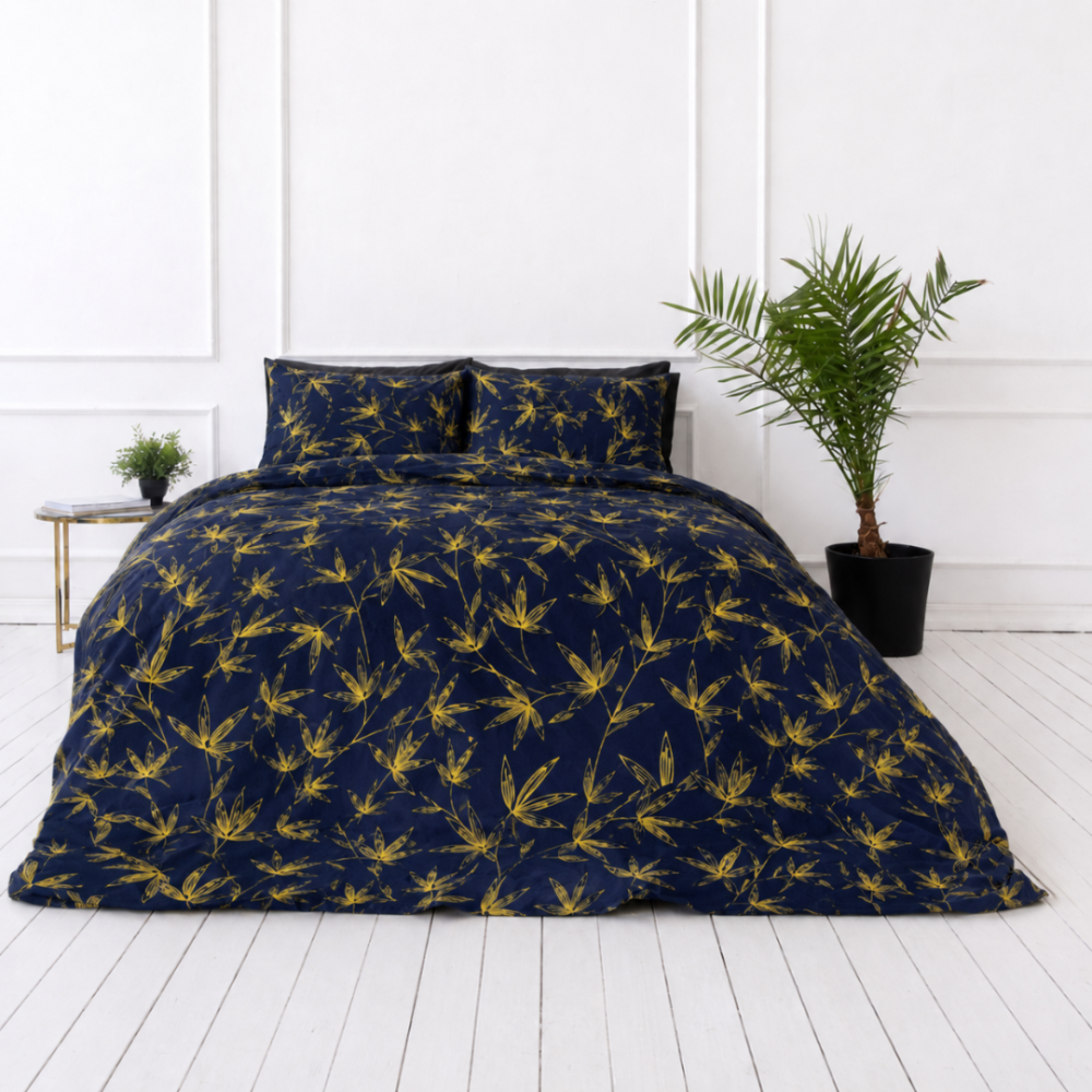 Voodipesu komplekt "Dawn Botanical". Voodipesu koos taimedega, 140x200 cm, 150x200 cm, 160x200 cm, 180x200 cm, 200x200 cm, 200x220 cm, 220x240 cm. Tumesinine voodipesukomplekt, millel on julged kollased oksad, toob teie tuppa looduse inspireeritud elegantsi.