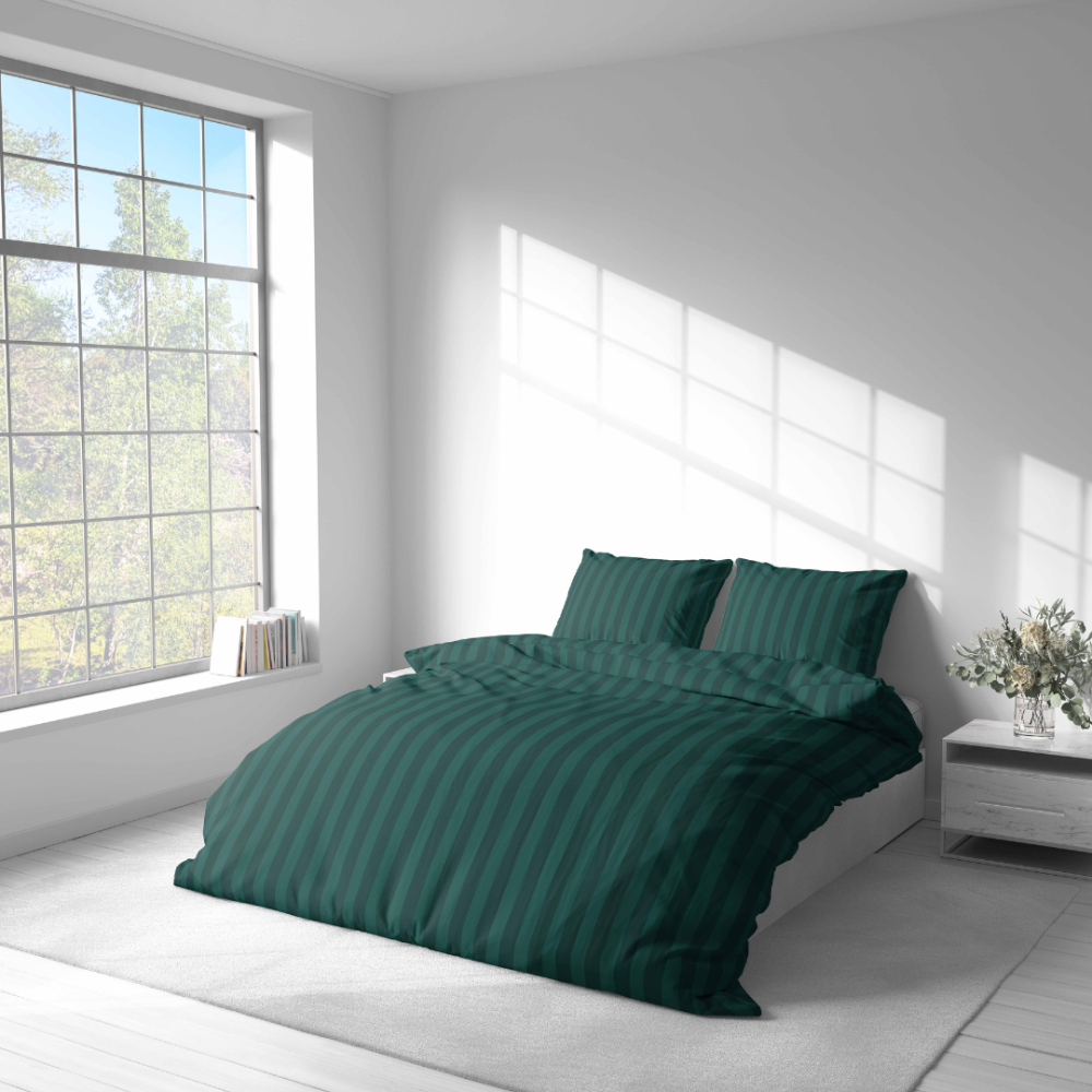 Voodipesu komplekt "Green Stripes". Voodipesu komplektid 140x200, 140x200 cm, 160x200 cm, 200x200 cm, 200x220 cm. Elegantne tumeroheline voodipesukomplekt, mis demonstreerib ajatut triibumustrit, mis sobib erinevate sisekujundusstiilidega.