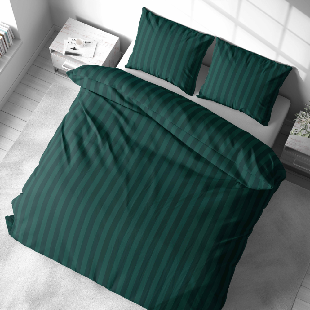 Voodipesu komplekt "Green Stripes". Voodipesu komplektid 140x200, 140x200 cm, 160x200 cm, 200x200 cm, 200x220 cm. Luksuslik tumeroheline voodipesukomplekt klassikalise triibulise mustriga, mis sobib ideaalselt stiilseks ja mugavaks magamiskeskkonnaks.