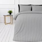 Voodipesu komplekt "Grey Stripes". Mustriline voodipesu, 140x200 cm, 150x200 cm, 160x200 cm, 180x200 cm, 200x200 cm, 200x220 cm. Elegantne hall voodipesukomplekt triibumustriga, mis lisab teie magamisalale modernset ja stiilset aktsenti. Voodipesu komplekt "Grey Stripes". Mustriline voodipesu, 140x200 cm, 150x200 cm, 160x200 cm, 180x200 cm, 200x200 cm, 200x220 cm. Elegantne hall voodipesukomplekt triibumustriga, mis lisab teie magamisalale modernset ja stiilset aktsenti.