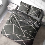Voodipesu komplekt "Infiniel". Voodipesu komplektid 140x200, 140x200 cm, 160x200 cm, 200x200 cm, 200x220 cm, 220x240 cm. Minimalistlik magamistuba tumehalli voodipesu komplektiga, mis toob esile karged valged jooned, mis on kaunilt kontrastis rikkaliku halli taustaga.