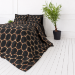 Voodipesu komplekt "Lavahive". Must voodipesu, 140x200 cm, 150x200 cm, 160x200 cm, 180x200 cm, 200x200 cm, 200x220 cm. Voodipesukomplekti disain mustal taustal, mis meenutab sädemeid. Voodipesu komplekt "Lavahive". Must voodipesu, 140x200 cm, 150x200 cm, 160x200 cm, 180x200 cm, 200x200 cm, 200x220 cm. Voodipesukomplekti disain mustal taustal, mis meenutab sädemeid.