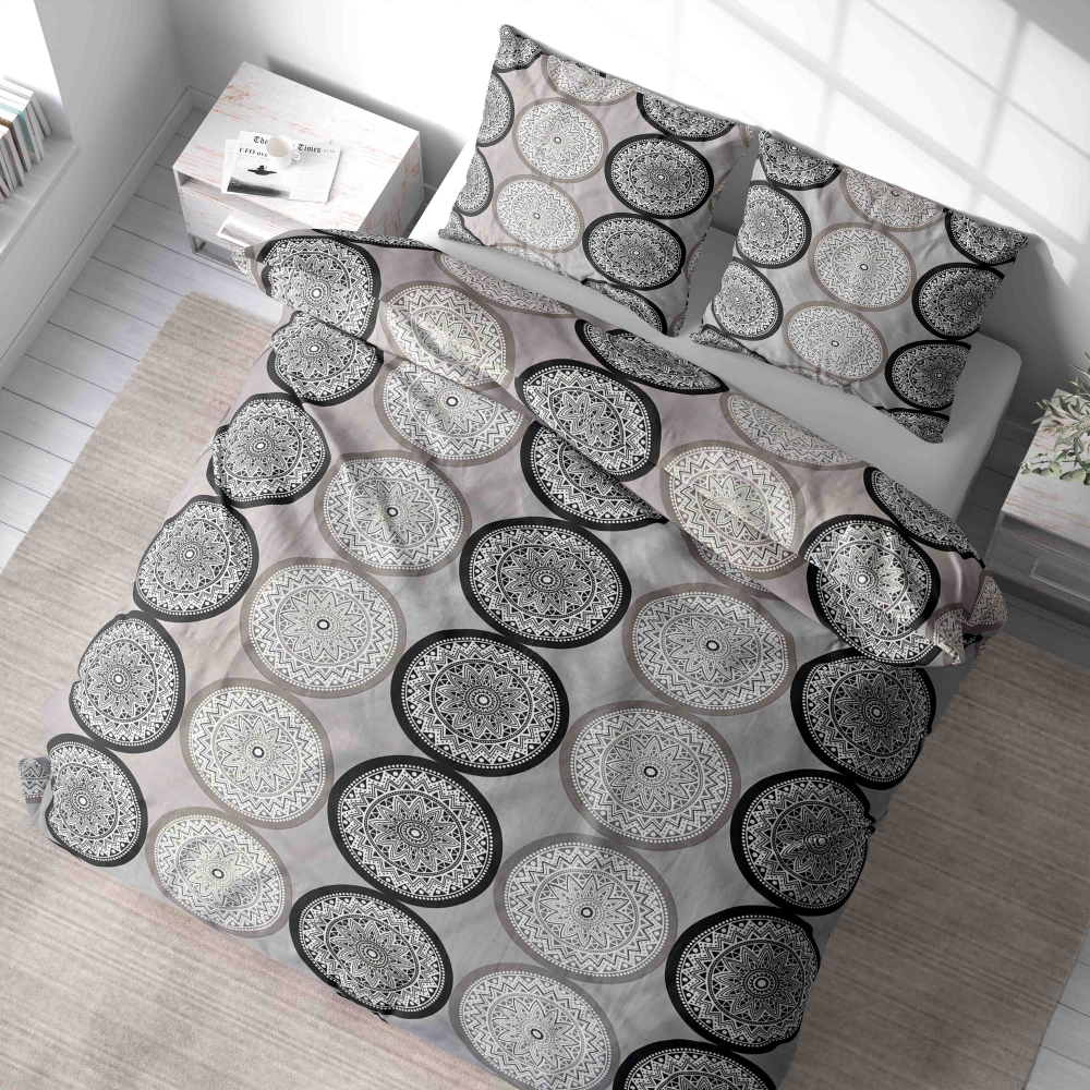 Voodipesu komplekt "Mandala". Voodipesu komplektid 140x200, 140x200 cm, 200x200 cm, 200x220 cm. Stiilne hall voodipesukomplekt kaunite hallide, valgete ja mustade mandalamustritega, mis toob teie ruumi rahu ja elegantsust.