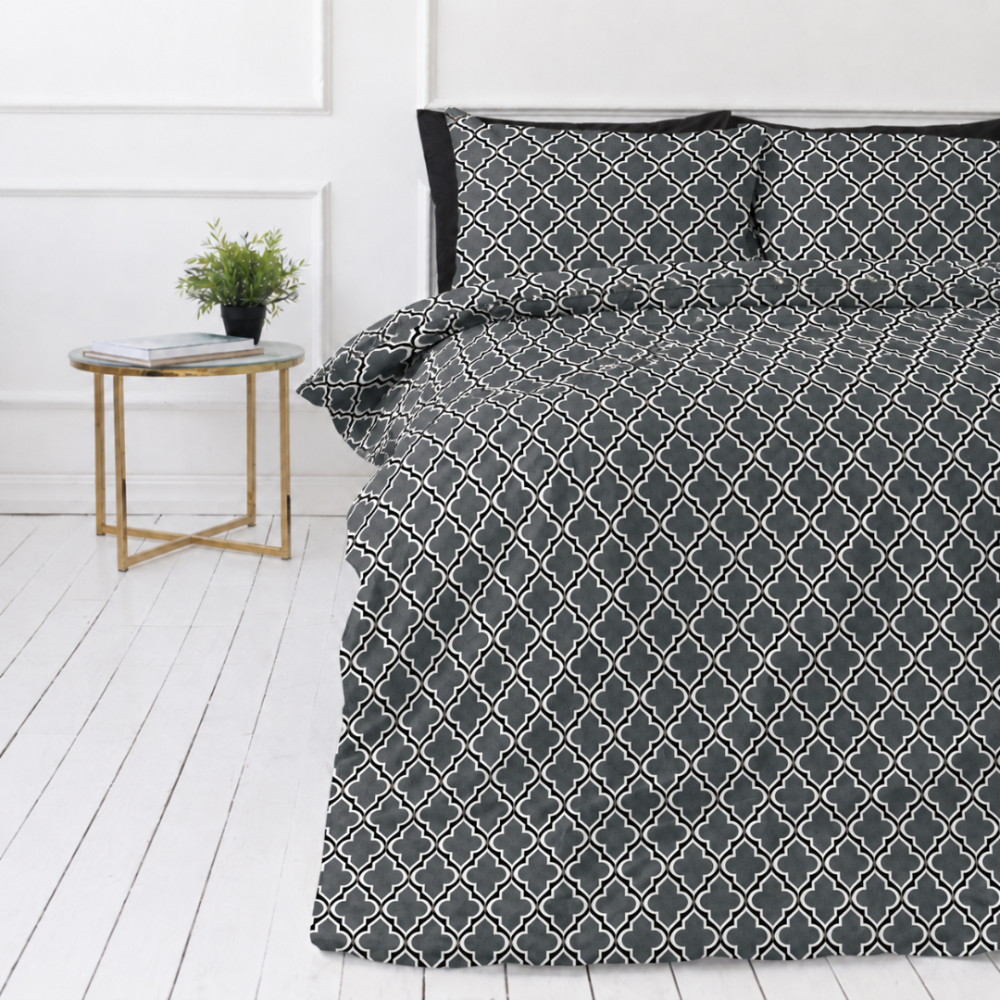 Voodipesu komplekt "Morocco grey". Hall voodipesu, 140x200 cm, 150x200 cm, 160x200 cm, 180x200 cm, 200x200 cm, 200x220 cm, 220x240 cm. Mustjashall voodipesu muster valgete idamaises stiilis kontuuridega Voodipesu komplekt "Morocco grey". Hall voodipesu, 140x200 cm, 150x200 cm, 160x200 cm, 180x200 cm, 200x200 cm, 200x220 cm, 220x240 cm. Mustjashall voodipesu muster valgete idamaises stiilis kontuuridega