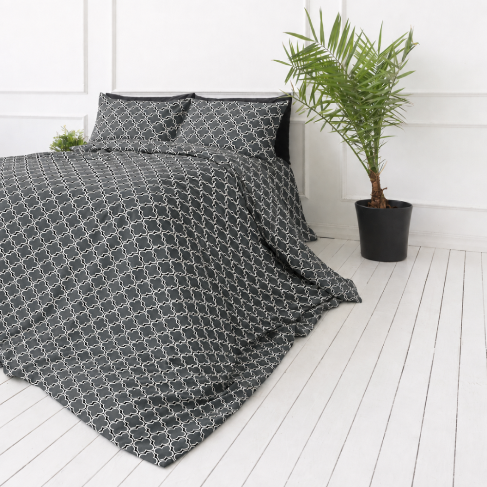 Voodipesu komplekt "Morocco grey". Hall voodipesu, 140x200 cm, 150x200 cm, 160x200 cm, 180x200 cm, 200x200 cm, 200x220 cm, 220x240 cm. Tume antratsiidivärvi disain korduva valge geomeetrilise mustriga Voodipesu komplekt "Morocco grey". Hall voodipesu, 140x200 cm, 150x200 cm, 160x200 cm, 180x200 cm, 200x200 cm, 200x220 cm, 220x240 cm. Tume antratsiidivärvi disain korduva valge geomeetrilise mustriga