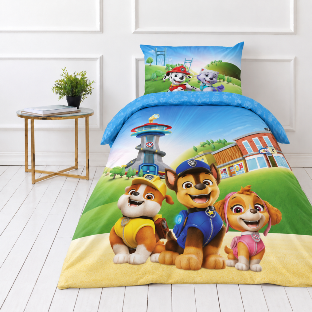 Laste voodipesu komplekt "Paw Patrol Blue". Puuvillane voodipesu, 135x200 cm. Värviline kutsikamuster siniste, kollaste ja roosade aktsentidega. Laste voodipesu komplekt "Paw Patrol Blue". Puuvillane voodipesu, 135x200 cm. Värviline kutsikamuster siniste, kollaste ja roosade aktsentidega.