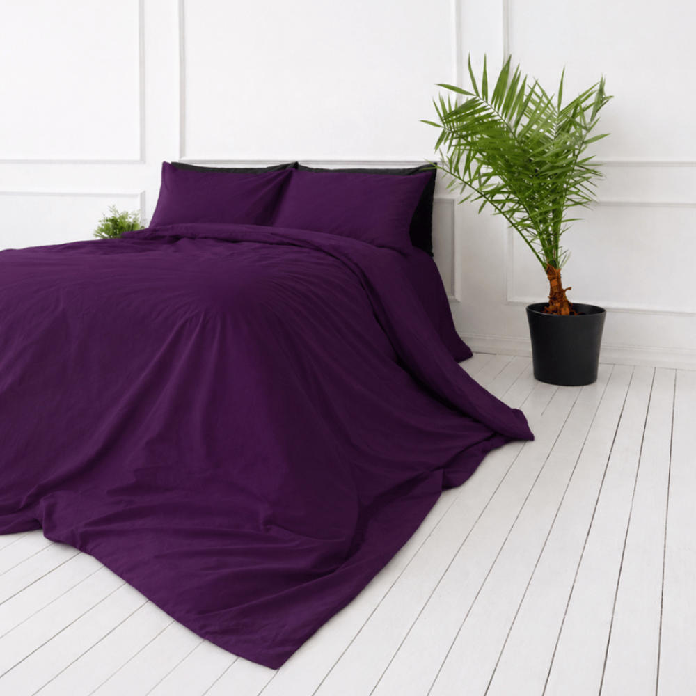 Voodipesukomplektid "Plum". Lilla voodipesu, 140x200 cm, 150x200 cm, 160x200 cm, 180x200 cm, 200x200 cm, 200x220 cm, 220x240 cm. Tumelilla voodipesukomplekt minimalistliku ühevärvilise disainiga. Voodipesukomplektid "Plum". Lilla voodipesu, 140x200 cm, 150x200 cm, 160x200 cm, 180x200 cm, 200x200 cm, 200x220 cm, 220x240 cm. Tumelilla voodipesukomplekt minimalistliku ühevärvilise disainiga.