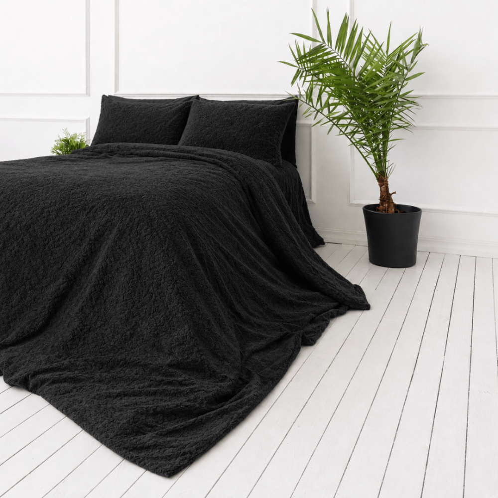 Plüüsvoodi komplekt "Minky Black". Ühevärviline voodipesu, 200x220 cm. Tume üleni must plüüsist voodipesukomplekt.