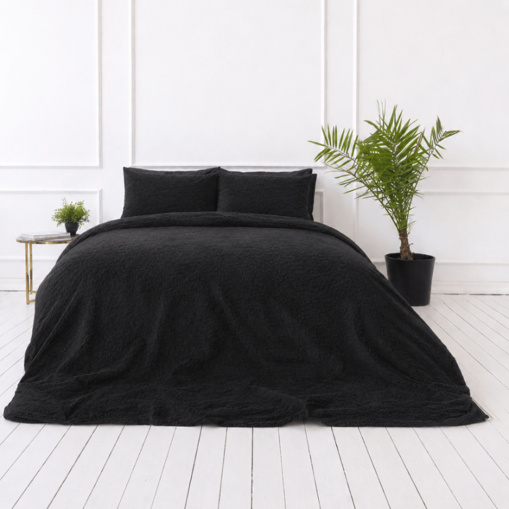 Plüüsvoodi komplekt "Minky Black". Ühevärviline voodipesu, 200x220 cm. Pehme ja soe must plüüsist voodipesu kaasaegsesse magamistuppa.