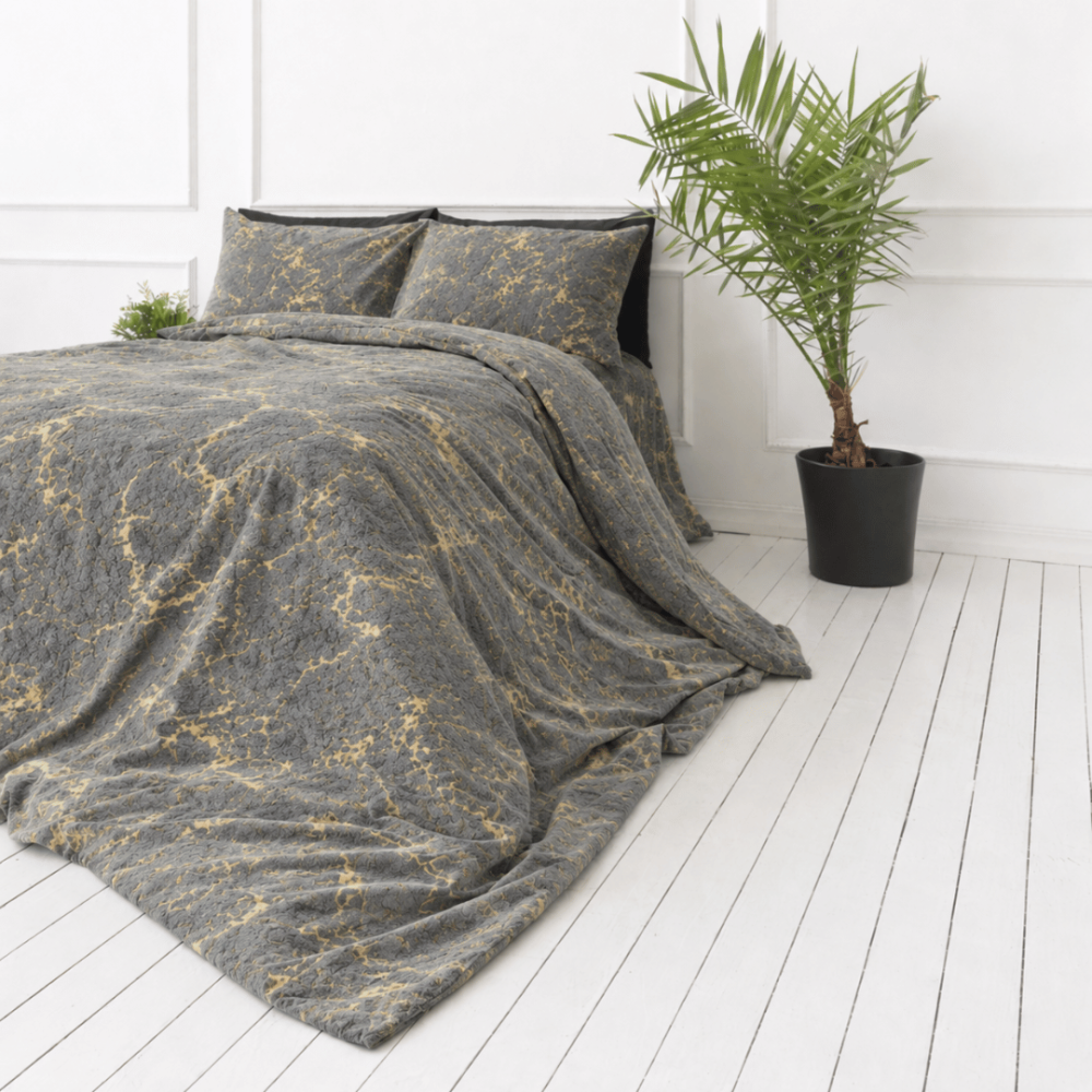Plüüsvoodi komplekt "Minky Gilded Grey". Plüüs voodipesu, 200x220 cm. Hall voodipesukomplekt abstraktse kuldse marmormustriga.
