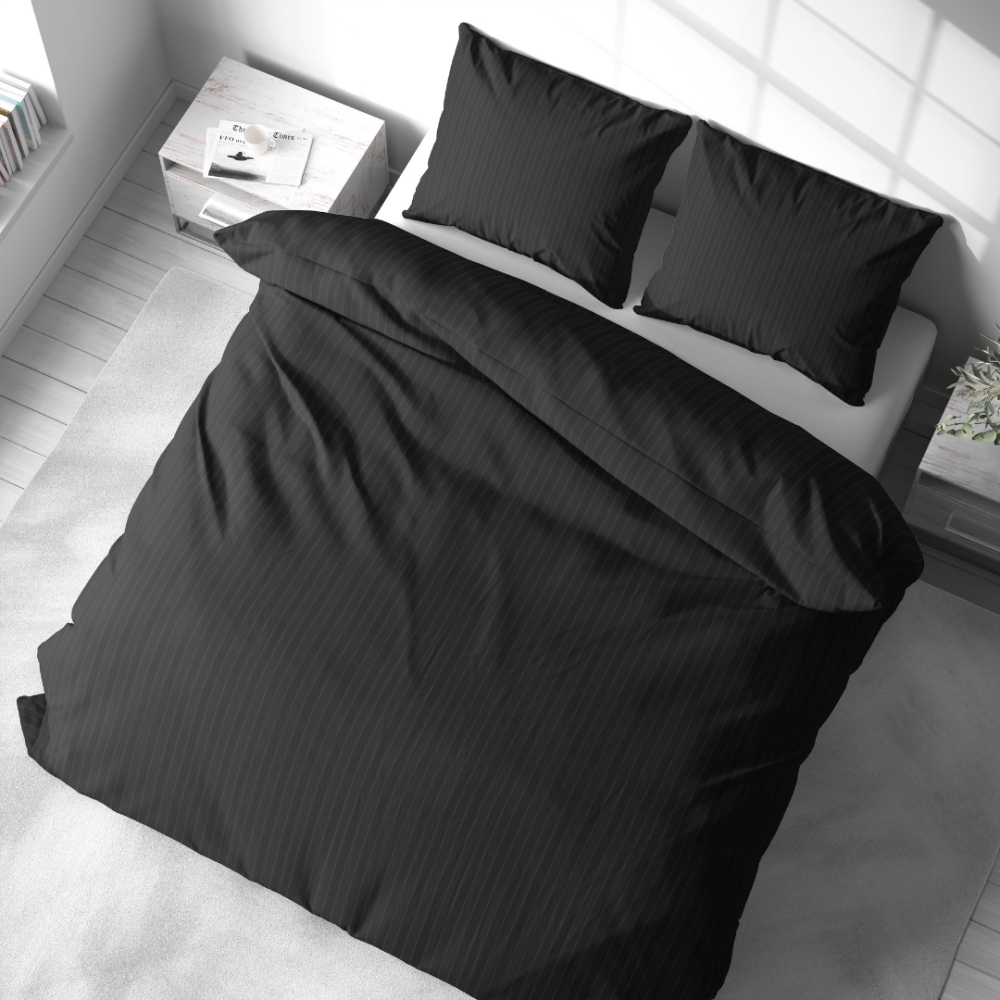 Premium satiinist voodipesu komplekt "Black Stripe Satin“. Satiinist voodipesu, 140x200 cm, 200x200 cm. Klassikaline must voodipesu õhukeste vertikaalsete triipudega.