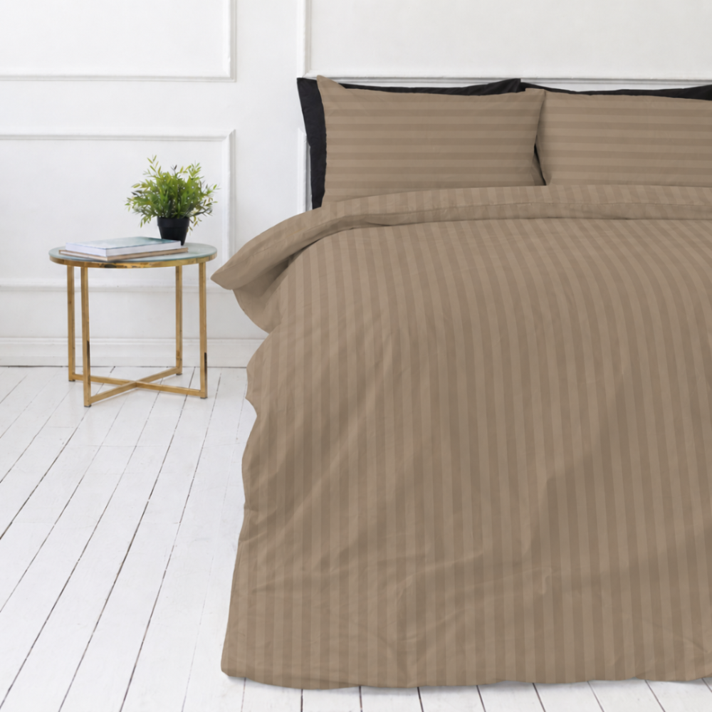 Premium satiinist voodipesu komplekt "Brandy Stripe Sateen". Voodipesu komplektid 150x200, 140x200 cm, 150x200 cm, 160x200 cm, 180x200 cm, 200x200 cm, 200x220 cm, 220x240 cm. Tume liivakarva pruuni tooniga voodipesukomplekt triipudega