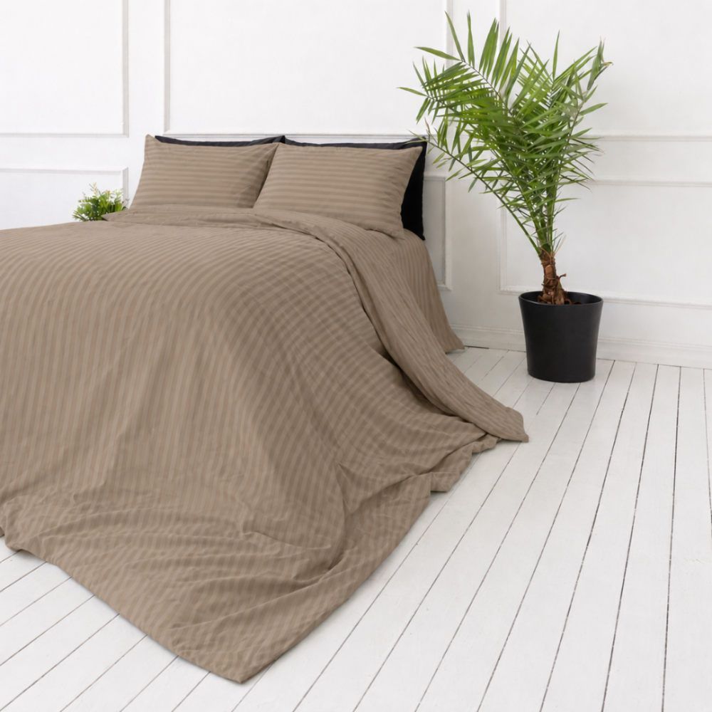 Premium satiinist voodipesu komplekt "Brandy Stripe Sateen". Voodipesu komplektid 150x200, 140x200 cm, 150x200 cm, 160x200 cm, 180x200 cm, 200x200 cm, 200x220 cm, 220x240 cm. Sooja pruuni tooniga voodipesukomplekt elegantse triibulise pinnaga