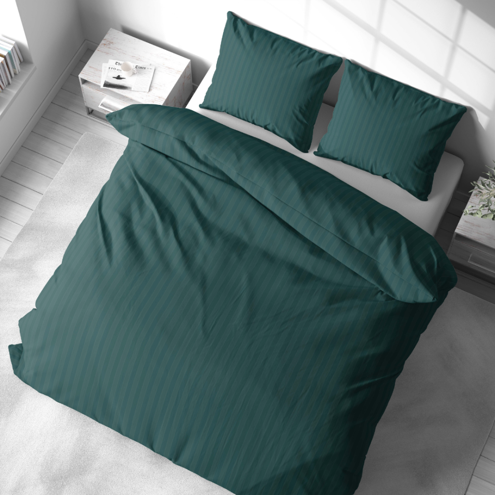 Premium satiinist voodipesu komplekt "Green Stripe Satin“. Satiinist voodipesu, 140x200 cm, 200x200 cm. Luksuslik sügavroheline voodipesu komplekt õhukeste triipudega.