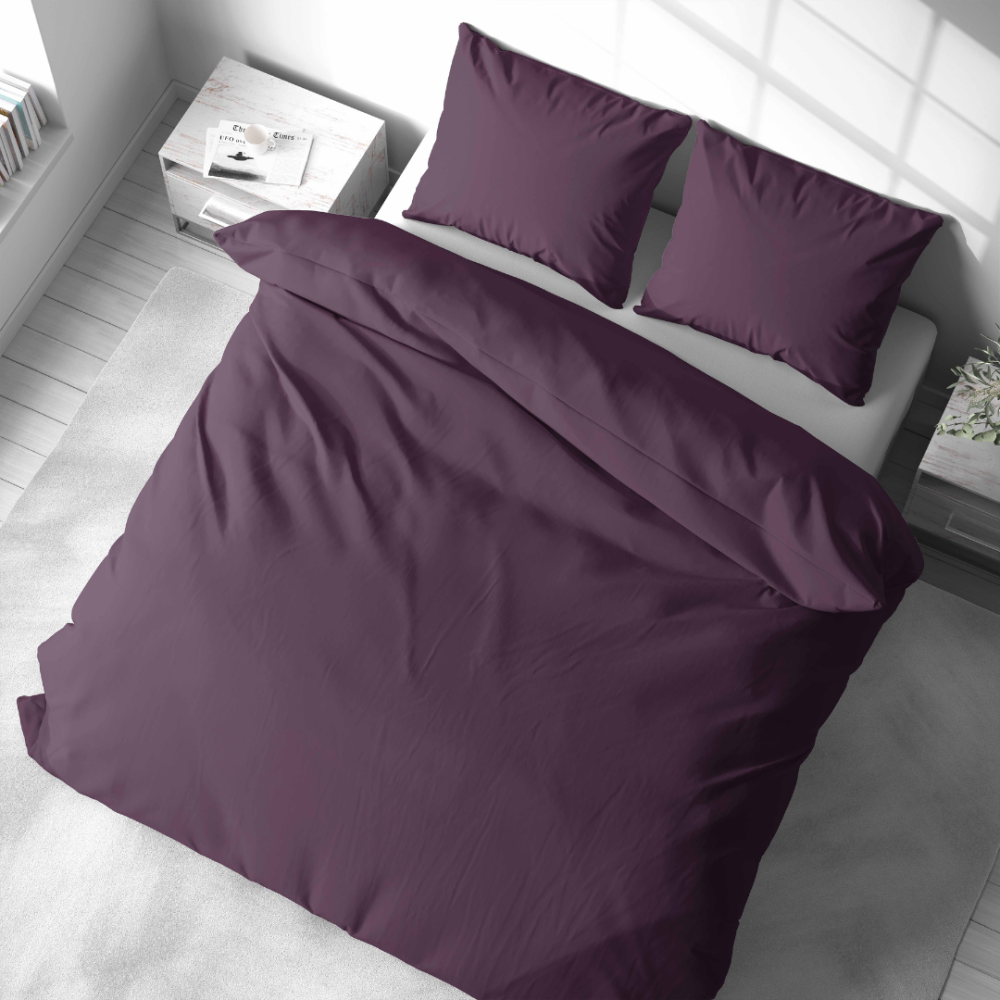 Premium satiinist voodipesu komplekt "Plum glow". Satiinist voodipesu, 140x200 cm, 200x200 cm, 200x220 cm, 220x240 cm. Luksuslik tumedat lilla voodipesu komplekt, mis tagab mugava une ja stiilse magamistoa õhkkonna