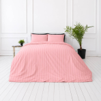 Premium satiinist voodipesu komplekt "Seashell Pink Stripe Sateen". Mako satiin voodipesu, 140x200 cm, 150x200 cm, 160x200 cm, 180x200 cm, 200x200 cm, 200x220 cm, 220x240 cm. Pehmes korallitoonis triibuline voodipesukomplekt voodil