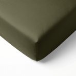 Voodilina „Moss Green Sateen“, 150x220 cm, 200x220 cm, 220x240 cm. Mustrita khakiroheline kummita voodilina. Voodilina „Moss Green Sateen“, 150x220 cm, 200x220 cm, 220x240 cm. Mustrita khakiroheline kummita voodilina.