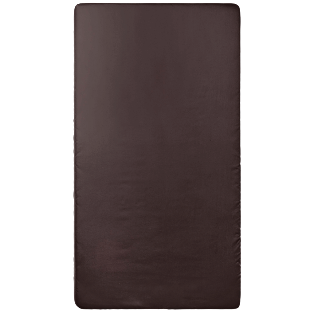 Satiinist kummiga voodilina „Brown Sateen“. Kummiga voodilina 160x200, 90x200 cm, 140x200 cm, 160x200 cm, 180x200 cm. Tumepruun kummiga voodilina õrna sooja alatooniga.