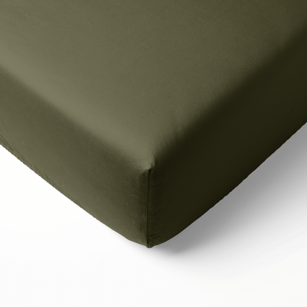 Satiinist kummiga voodilina „Moss Green Sateen“. Kummiga voodilina 160x200, 90x200 cm, 140x200 cm, 160x200 cm, 180x200 cm. Summutatud khakiroheline kummiga voodilina. Satiinist kummiga voodilina „Moss Green Sateen“. Kummiga voodilina 160x200, 90x200 cm, 140x200 cm, 160x200 cm, 180x200 cm. Summutatud khakiroheline kummiga voodilina.