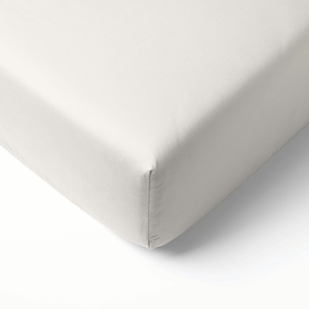 Voodilina „Snow White Sateen“, 150x220 cm, 200x220 cm, 220x240 cm. Mustrita elevandiluukarva kummita voodilina.