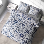 Satiinist voodipesu komplekt "Skyward". Satiinist voodipesu, 140x200 cm, 150x200 cm, 160x200 cm, 180x200 cm, 200x200 cm, 200x220 cm. Elegantne valge voodipesu, mis on kaunistatud keeruliste siniste lillemustritega, lisades teie ruumi looduse hõngu.