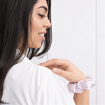 Siidist juuksekumm „Luxe Pink“. Ehted. Pastelroosa siidist juuksekumm ilma mustrita