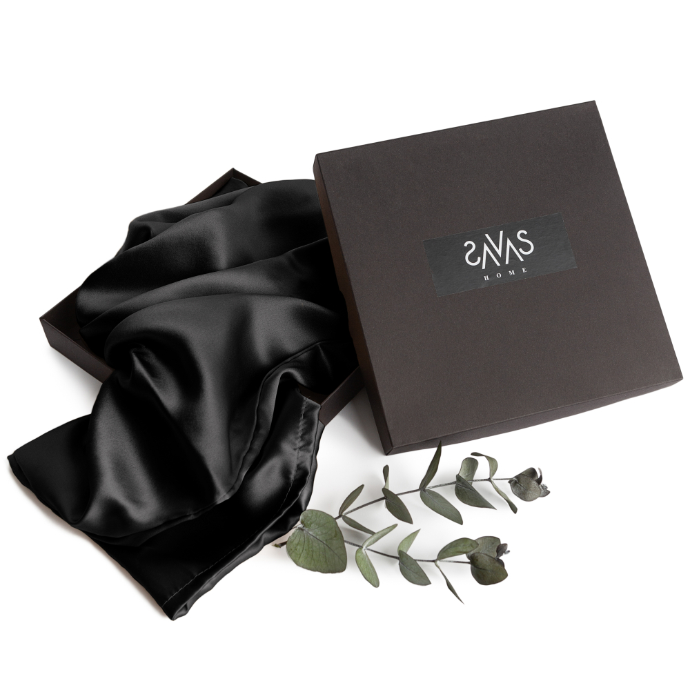 Siidist padjapüür "Obsidian Silk". Siidist padjapüürid. Luksuslik must siidist padjapüür, mis sobib suurepäraselt moodsa ja minimalistliku interjööriga.