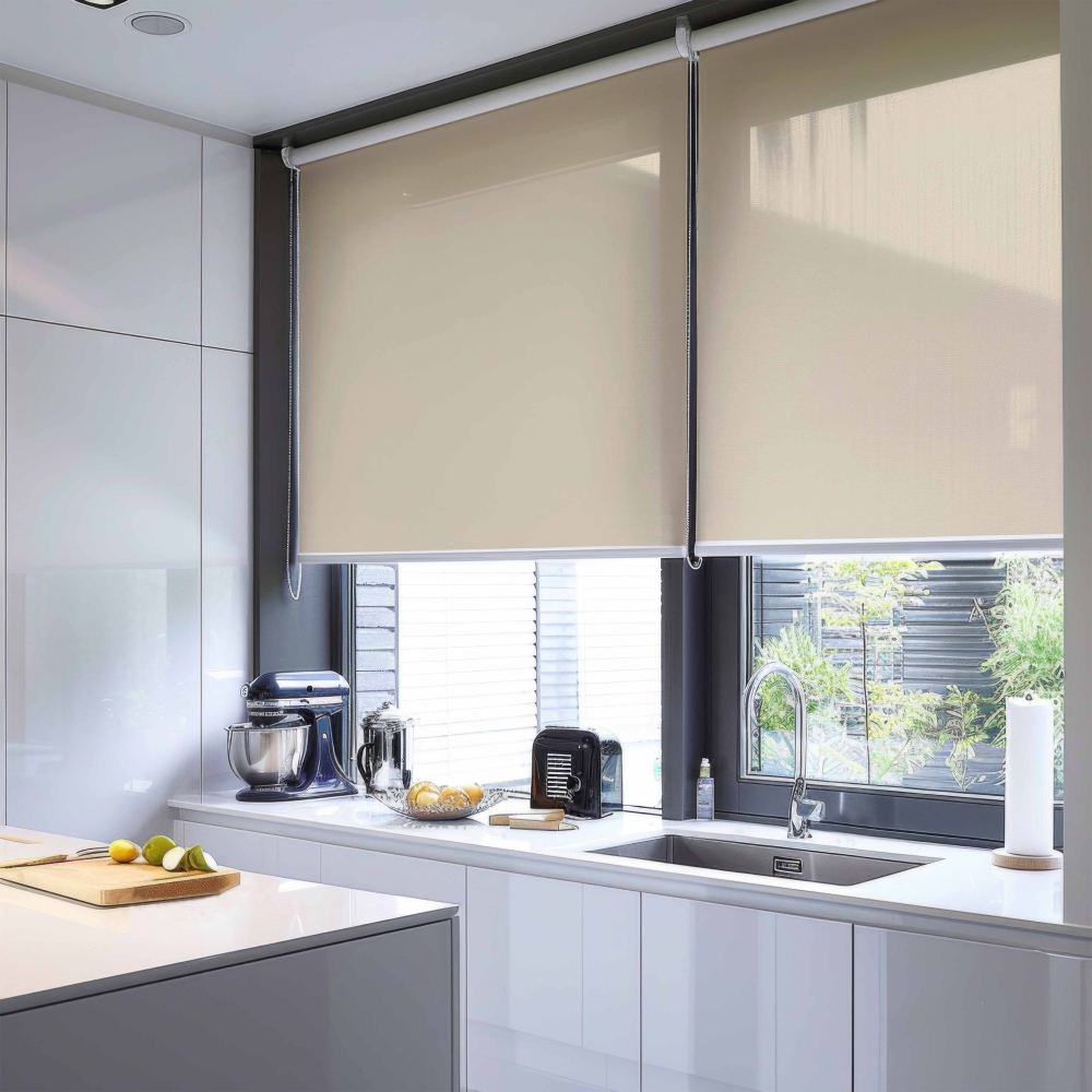 Pimendavad rulood „Roll beige blackout“. Kardinad, 60x200 cm, 80x200 cm, 100x200 cm, 120x200 cm, 140x200 cm, 160x200 cm, 180x200 cm. Beežid pimendavad rulood optimaalseks valguskontrolliks ja privaatsuseks.