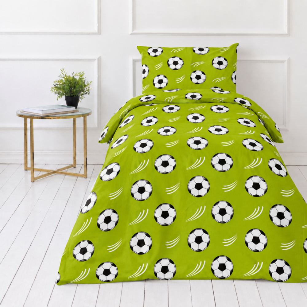 Laste voodipesu komplekt "Football Frenzy". Mikrokiust voodipesu, 100x140 cm, 140x200 cm. Roheline jalgpallimustriga voodipesukomplekt valgete liikumisdetailidega Laste voodipesu komplekt "Football Frenzy". Mikrokiust voodipesu, 100x140 cm, 140x200 cm. Roheline jalgpallimustriga voodipesukomplekt valgete liikumisdetailidega