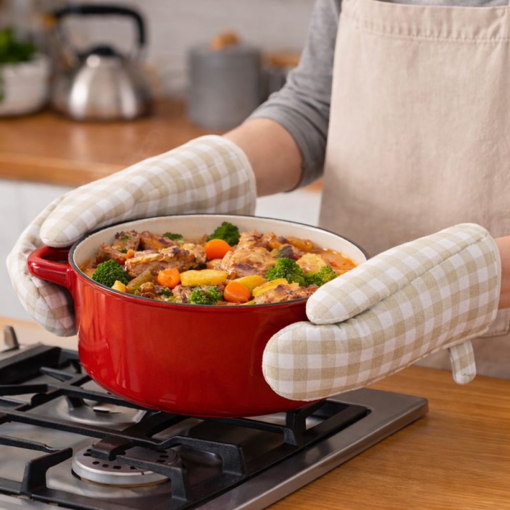 Pajakinnas "Dusty Gingham glove". Ahjukindad. Puuvillane ahjukinnas beeži ja valge ruudumustriga