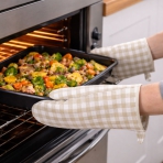 Pajakinnas "Dusty Gingham glove". Ahjukindad. Kuumakindel köögikinnas beeži ruudulise disainiga