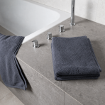 Vannitoa rätik „Grey towel“, 70x140 cm. Ühtlases hallis värvitoonis rätik peene pinnatekstuuriga