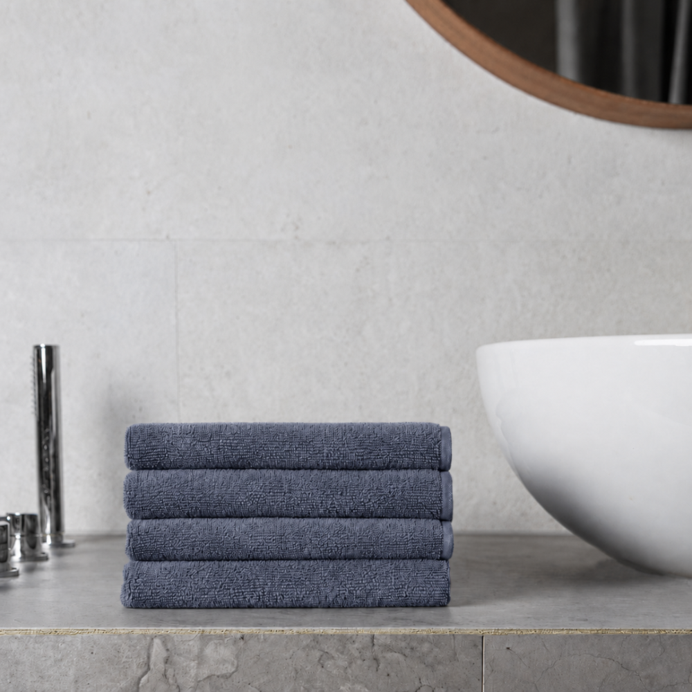 Vannitoa rätik „Grey towel“, 70x140 cm. Volditud grafiithallis toonis rätik