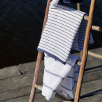 Vannitoa rätik „Pebble Stripe“, 70x130 cm. Hele vannirätik minimalistliku halli triibumustriga Vannitoa rätik „Pebble Stripe“, 70x130 cm. Hele vannirätik minimalistliku halli triibumustriga